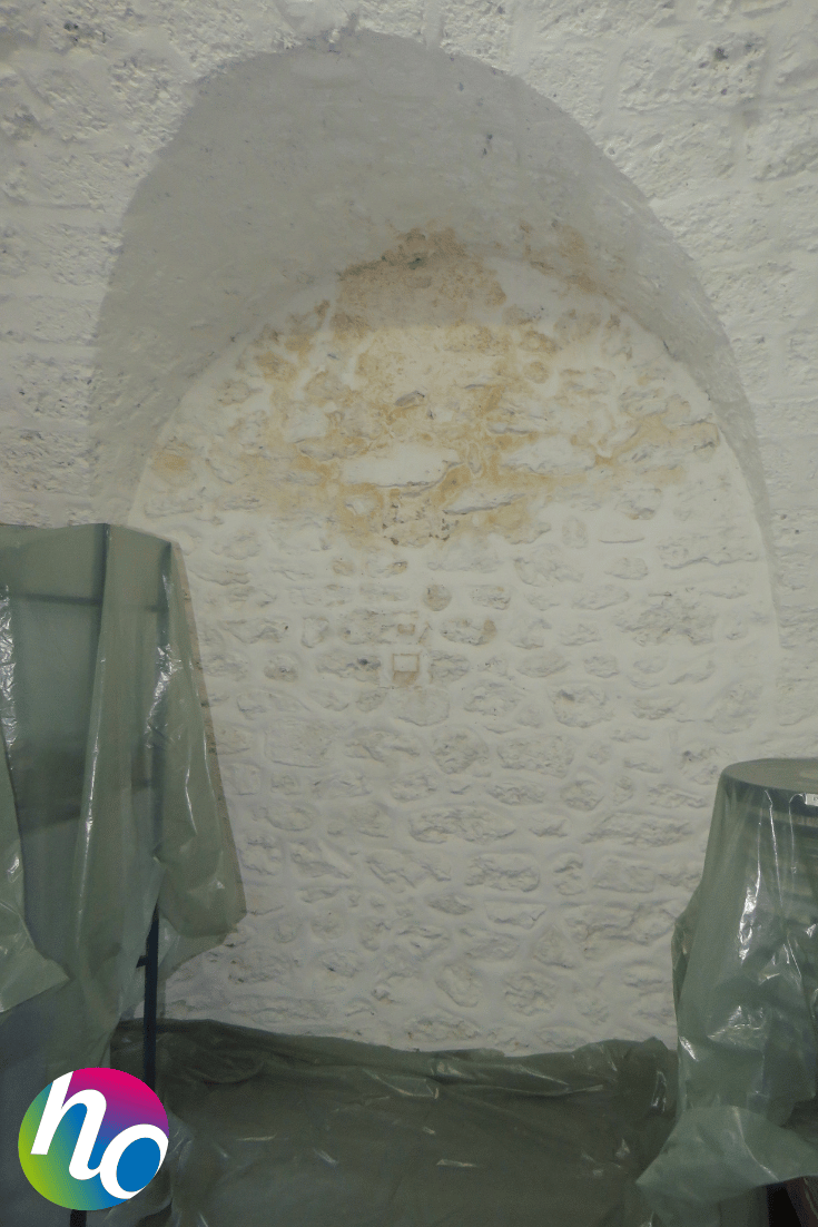 Dégâts de désordre d'humidité sur un mur